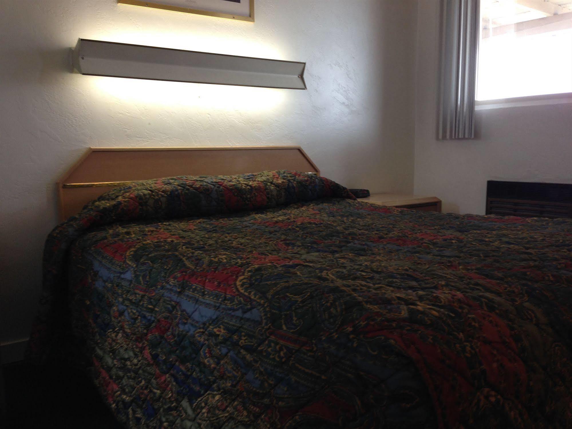Hub Motel Redmond Bagian luar foto